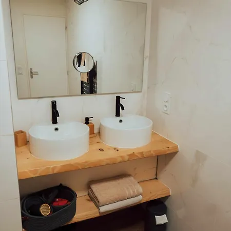 Apartment Ancien Cloitre Renove - Hyper Centre - T2 De 50m2 *